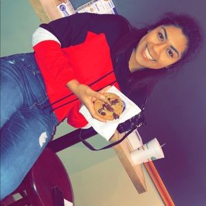 Meet your Posher, Alejandra